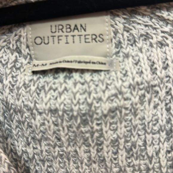 Urban Outfitters womans Victoria Oversized V Neck Sweater Size Medium - Picture 5 of 7